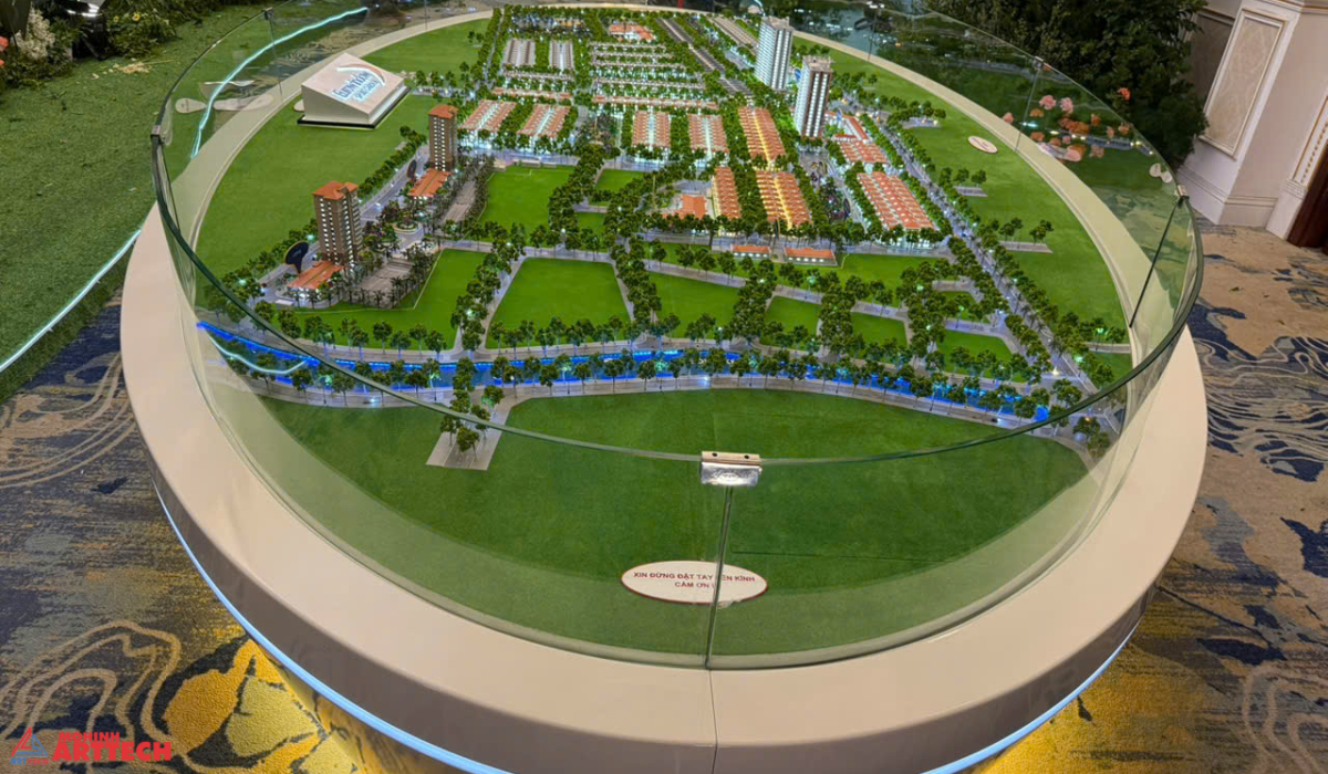 EUROWINDOW SPORT GARDEN SCALE 300
